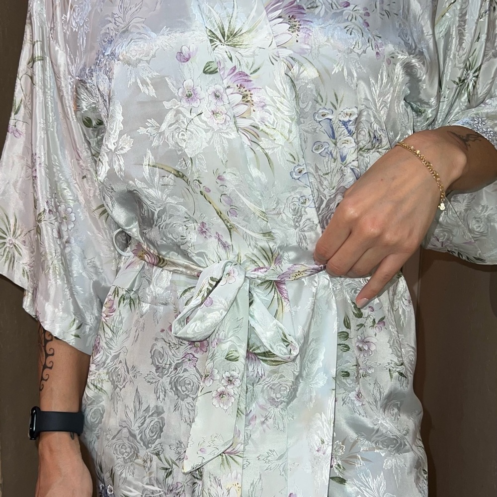 VTG Shimmery White Robe